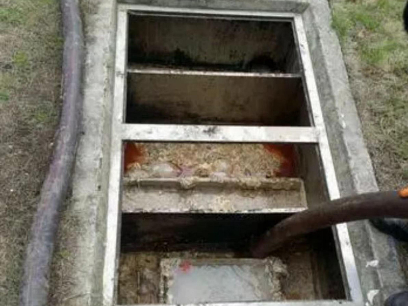 长丰镇隔油池清理