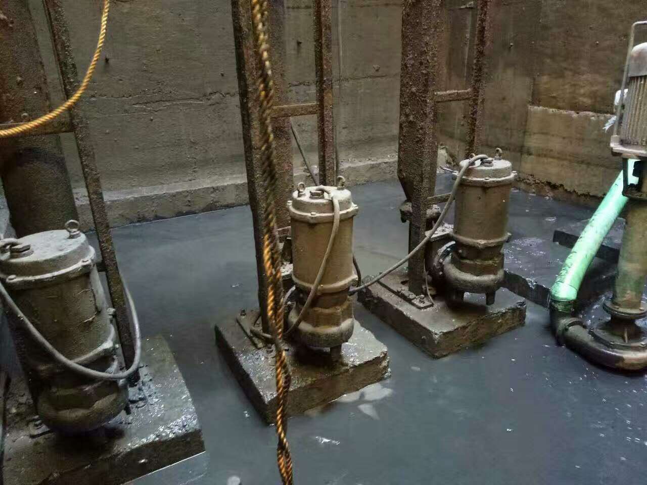 长丰镇污水池清理