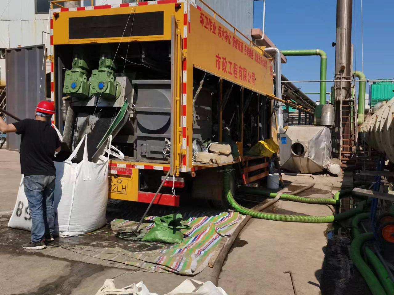 长丰镇淤泥压干处理